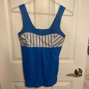LULULEMON stretchy workout top